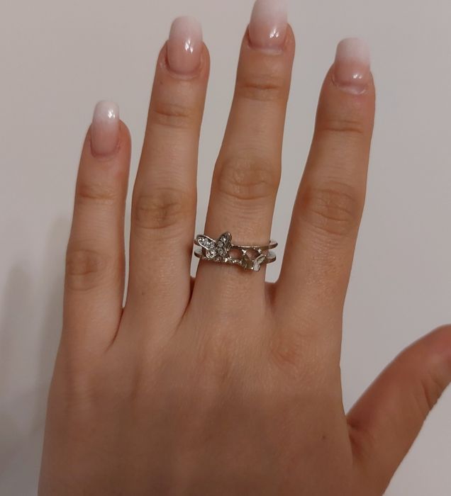 Pierścionek damski regulowany z motylami w kolorze srebra