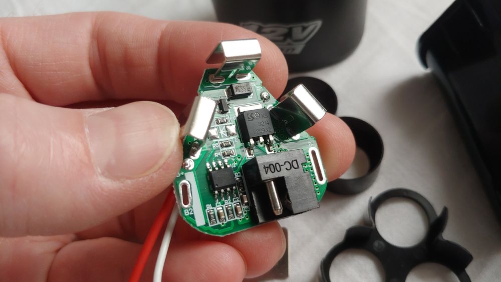 Комплект батарея акумулятор 12v шуруповерт, уши, кшм, болгарка 18650