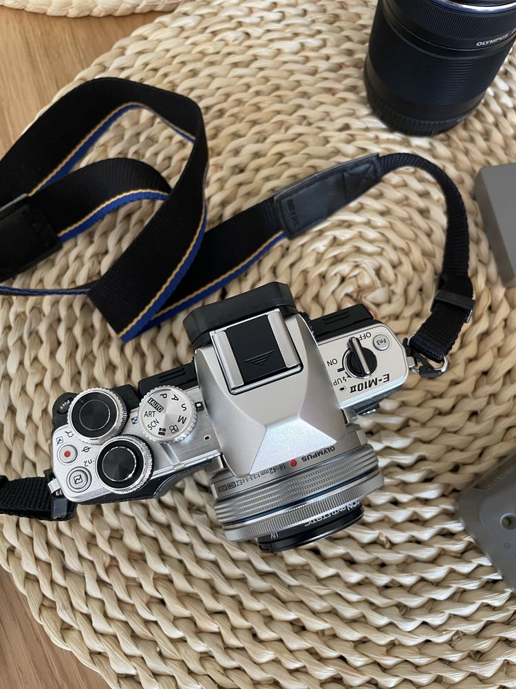 Olympus OM-D E-M10 Mark II (14 -42 mm EZ, 40-150 mm R)
