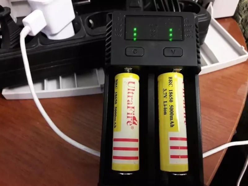 Оригінальний зарядний пристрій Nitecore на 2 акумулятора NEW 12