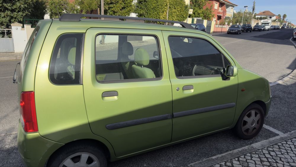 Opel Agila carro