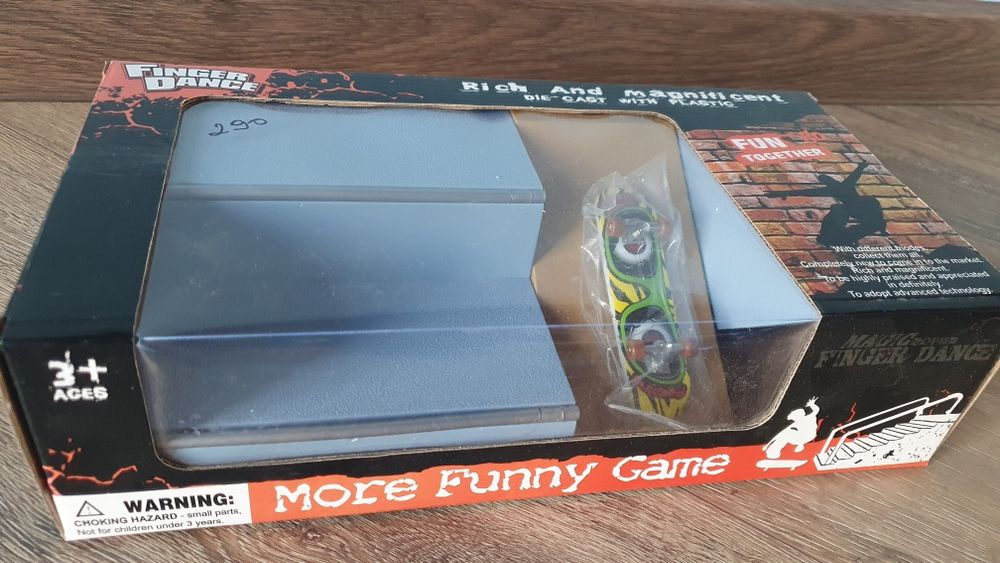 Фінгерборд, скейт парк новий