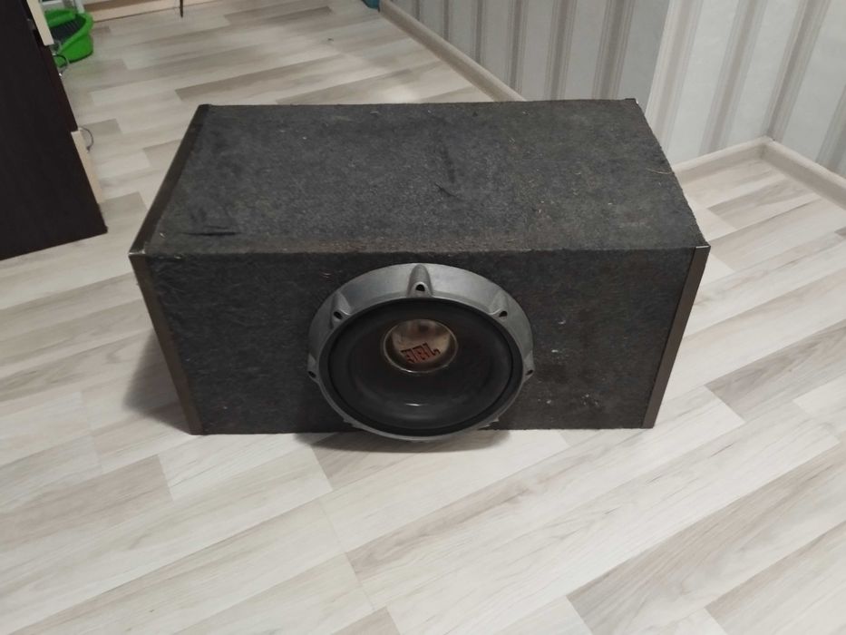 Сабвуфер JBL 10тка 700 номінал 1500пік