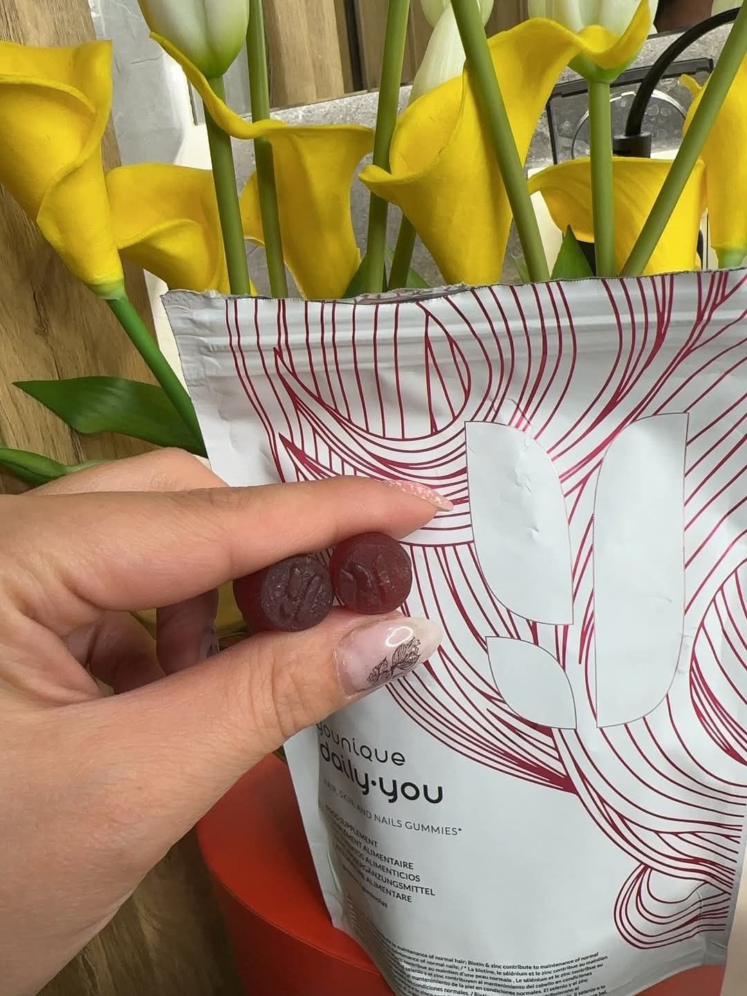 Żelki biotynowe na włosy skórę i od Younique