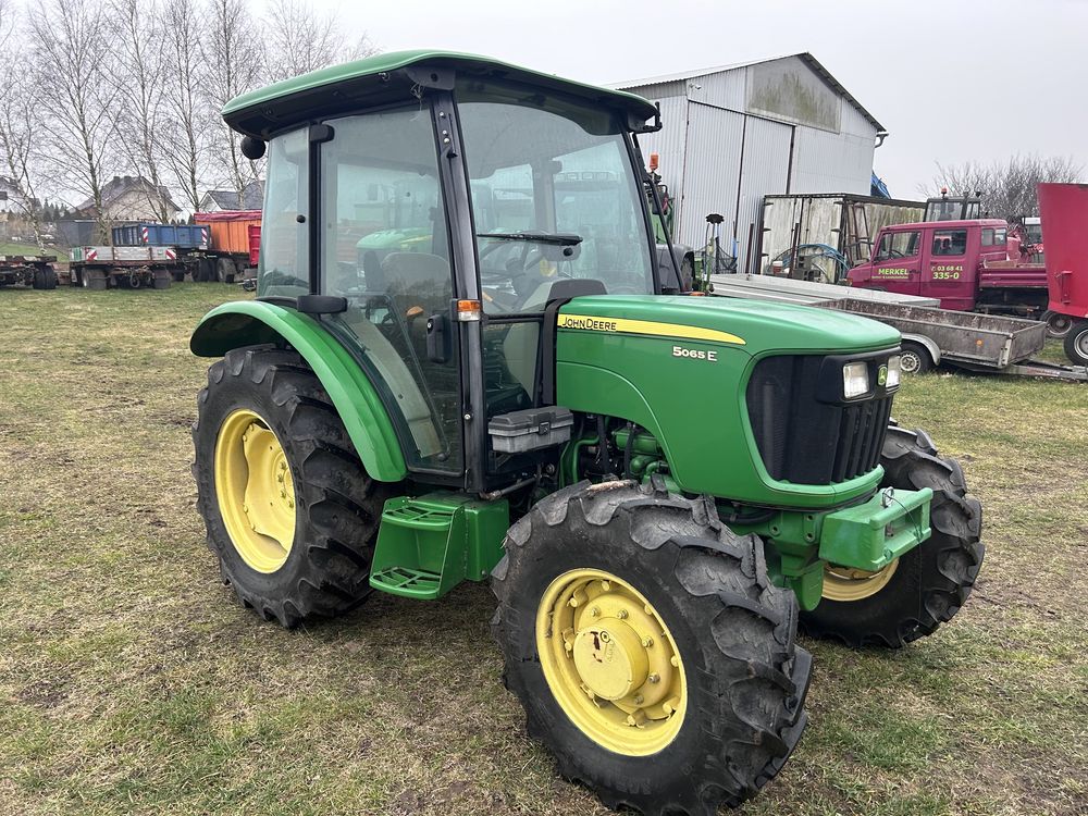 Johan Deere 5065E Polecam