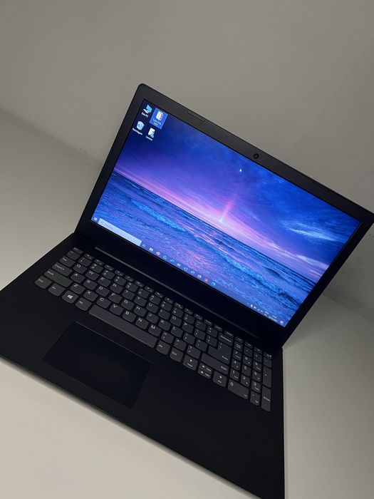 Portátil, Lenovo 8 GB RAM, Placa gráfica 505 MB, 447 GB Armazenamento.