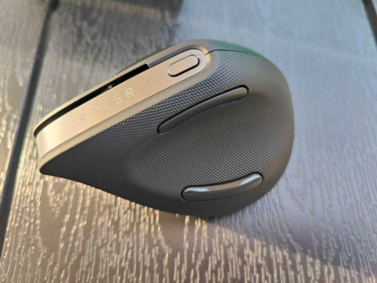 Ергономічна бездротова мишка Razer Pro Click V2 Vertical Edition