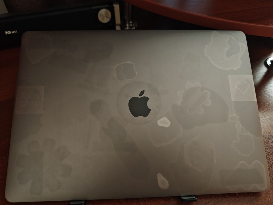 MacBook Pro 15" (лінійка 2018-2020) 

i7 / 16GB / 256GB SSD / Radeon