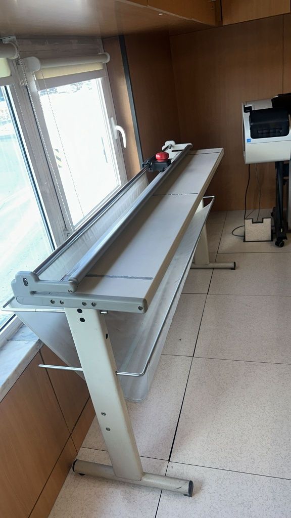 Impressora Plotter DesignJet T1300 PostScript + Guilotina e Rolos