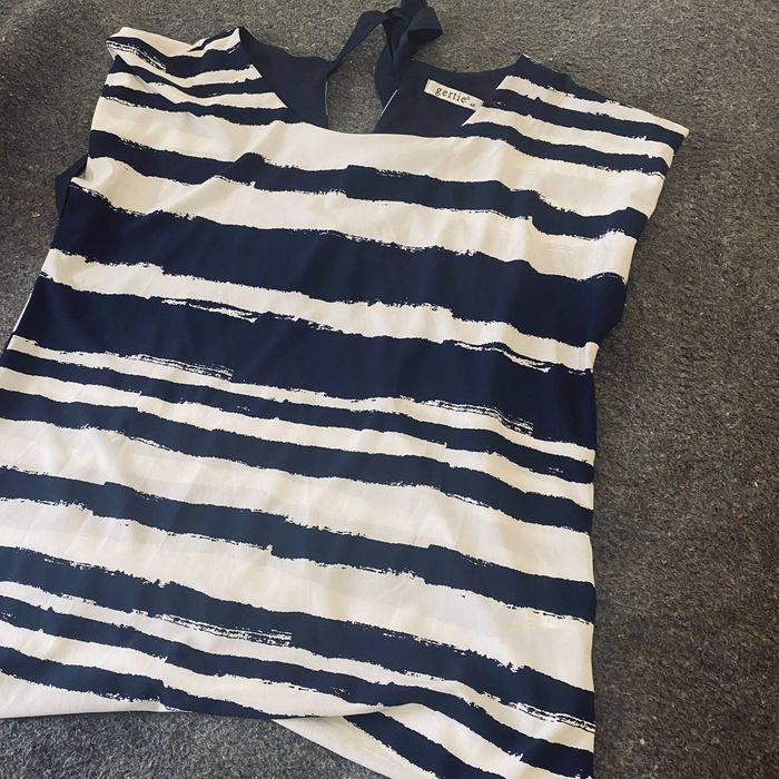 Блуза за 100 грн  .