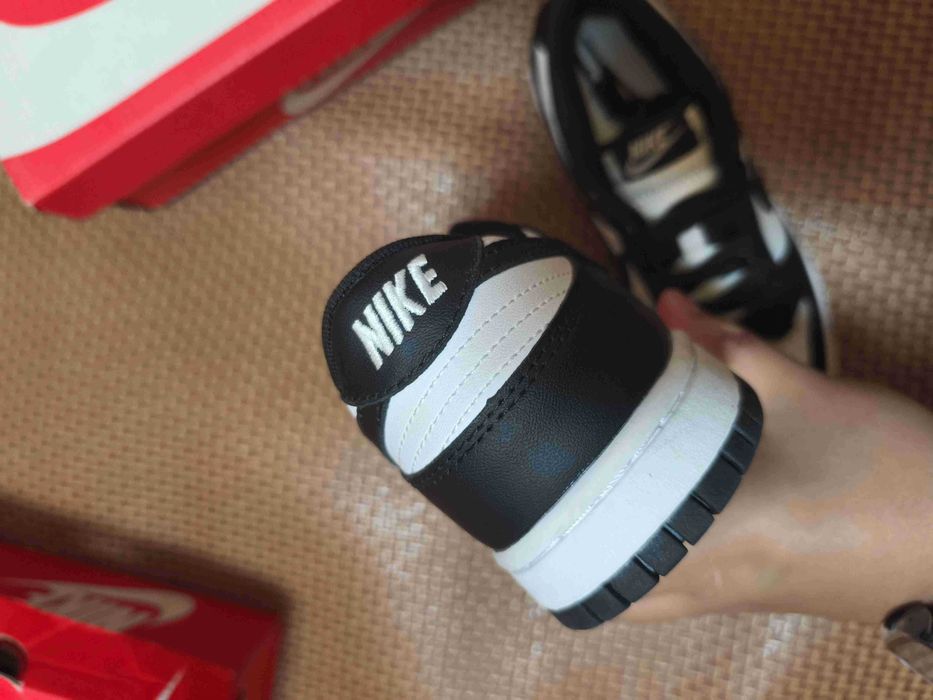 Damskie trampki Nike, białe i czarne. Rozmiar 38