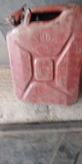 Каністра бензинова