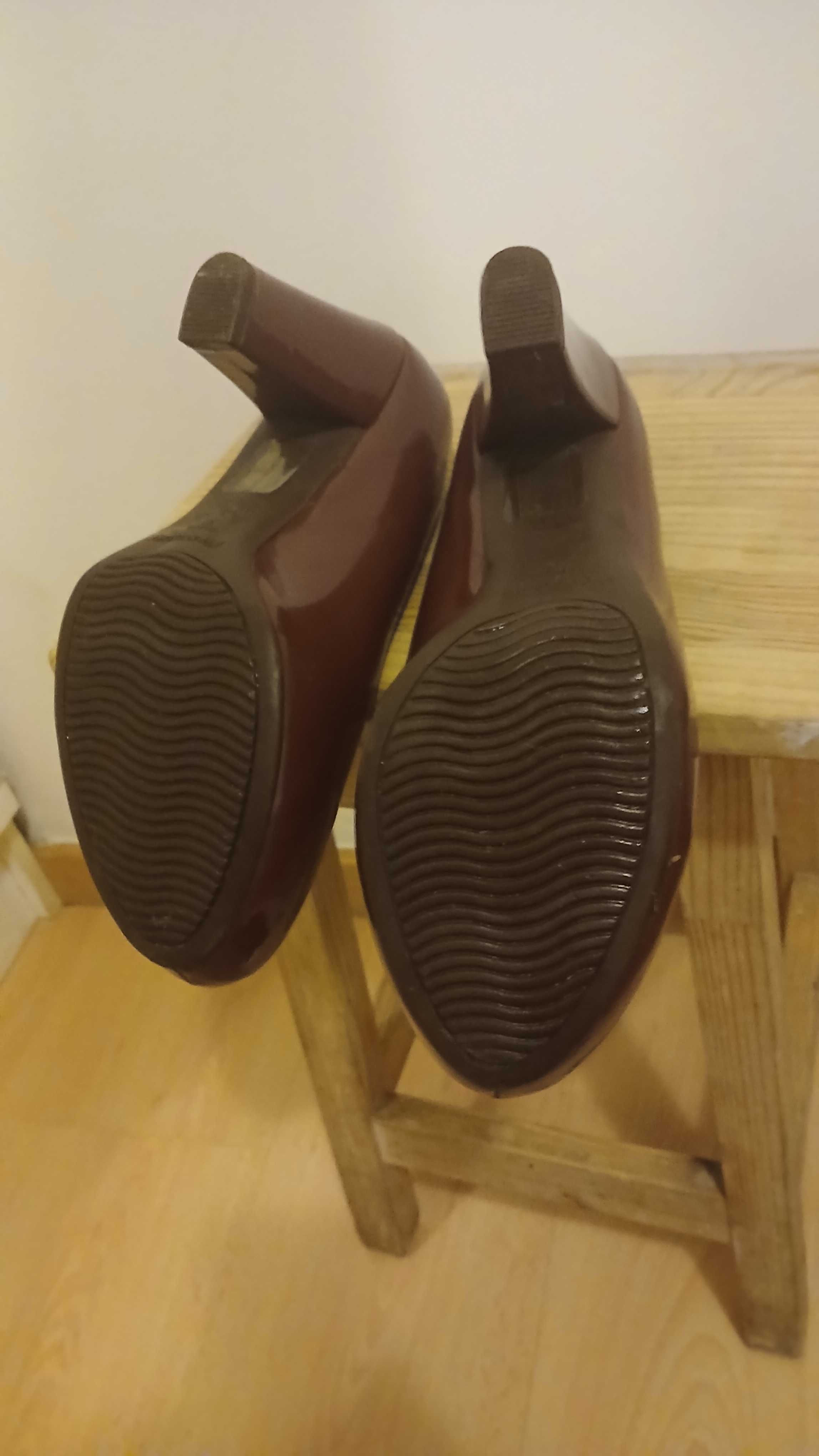 Sapatos Picadilly