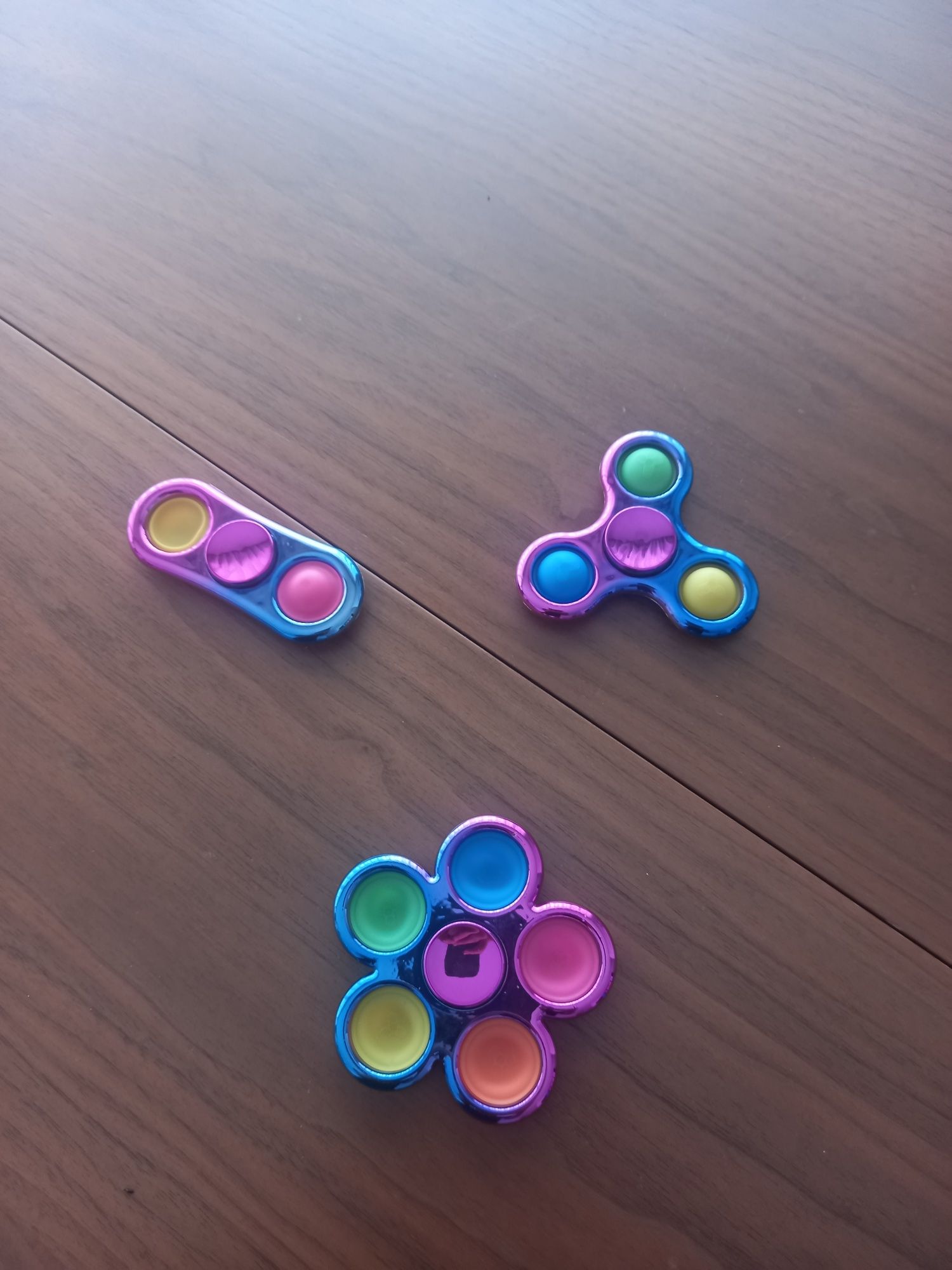 Fidget spiners coloridos com pop it