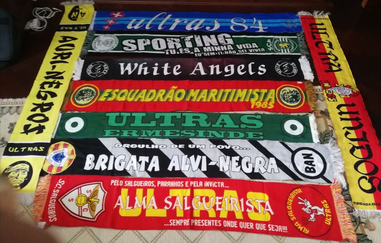9 Cachecóis de várias claques de Futebol
