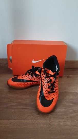 Buty piłkarskie Nike rozm.38,5