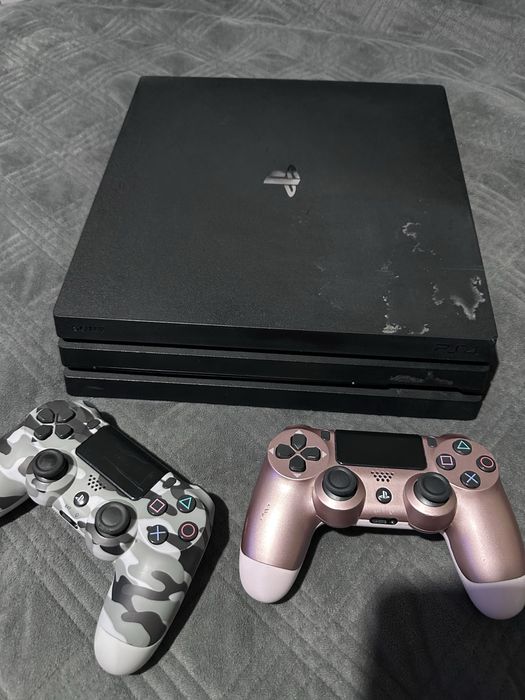 PlayStation 4 Pro 1tb Desbloqueada + 2 Comandos
