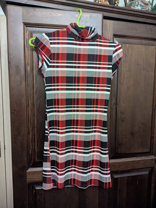 Одяг на дівчину старшокласницю. Безкоштовно.