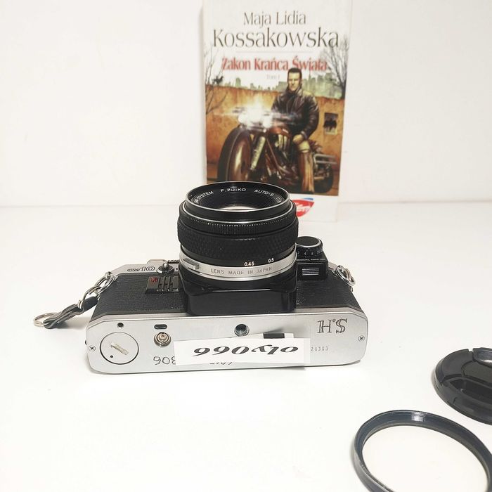 Lustrzanka analogowa OLYMPUS OM 10 z Zuiko 50 mm 1:1,8  maual adapter