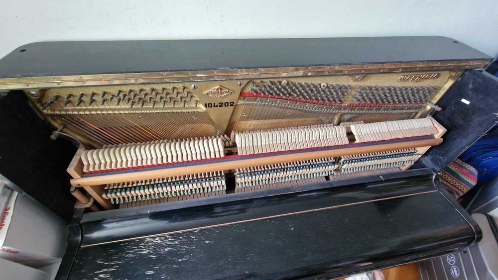 Pianino Ukraina - mosiężna płyta, piękny dźwięk