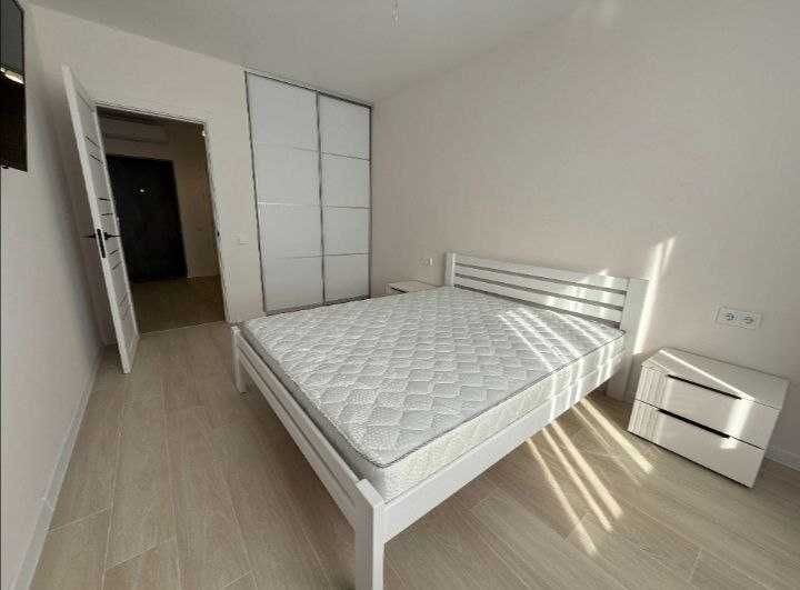 БЕЗ КОМІСІЇ Однокімнатна квартира зі світлим ремонтом і меблями.