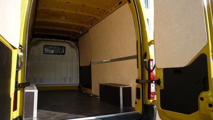 Renault Master L2H2 wybicie części ładunkowej