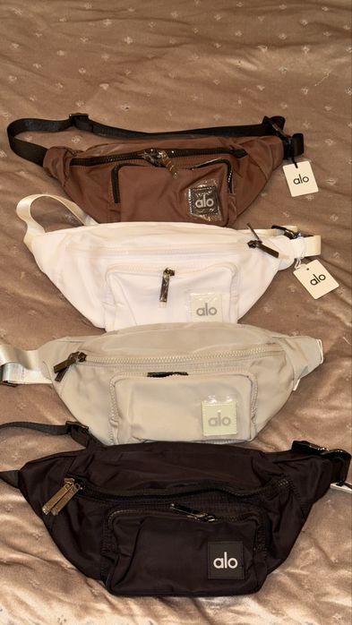 Бананка сумка напоясна Alo yoga в кольорах тренд 2025