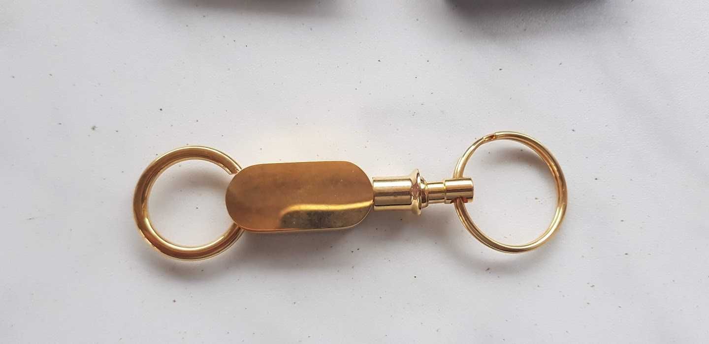 Metalowy brelok do kluczy nr 3