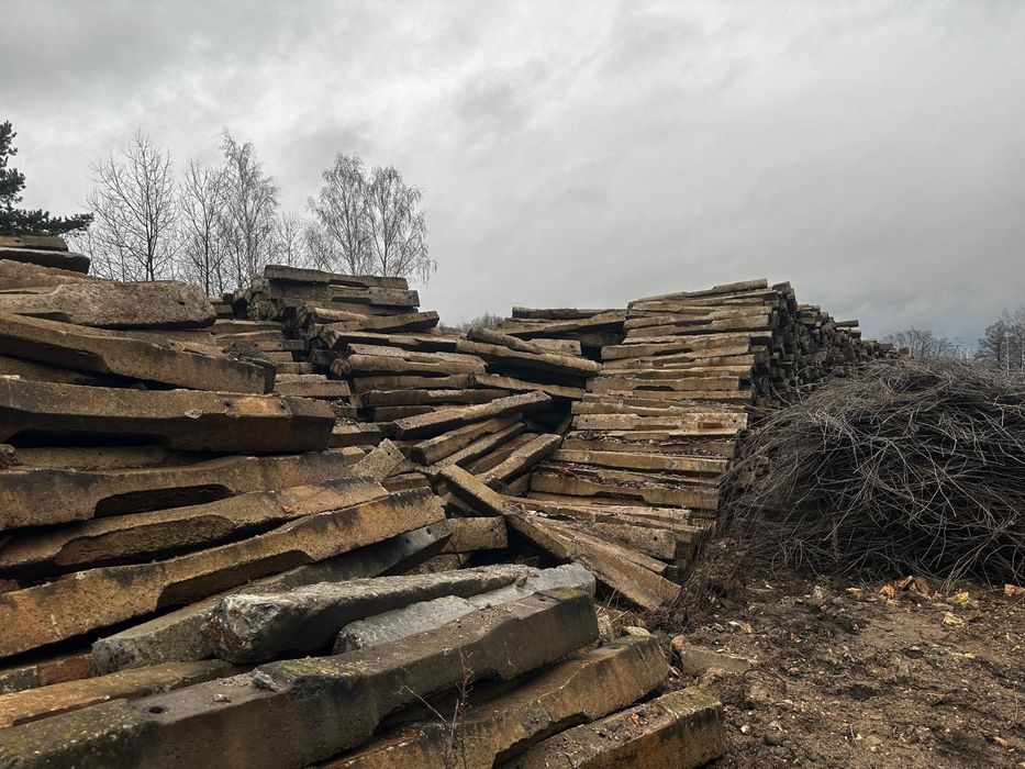 Podkłady kolejowe betonowe zbrojone utwardzenie droga plac słupki hds
