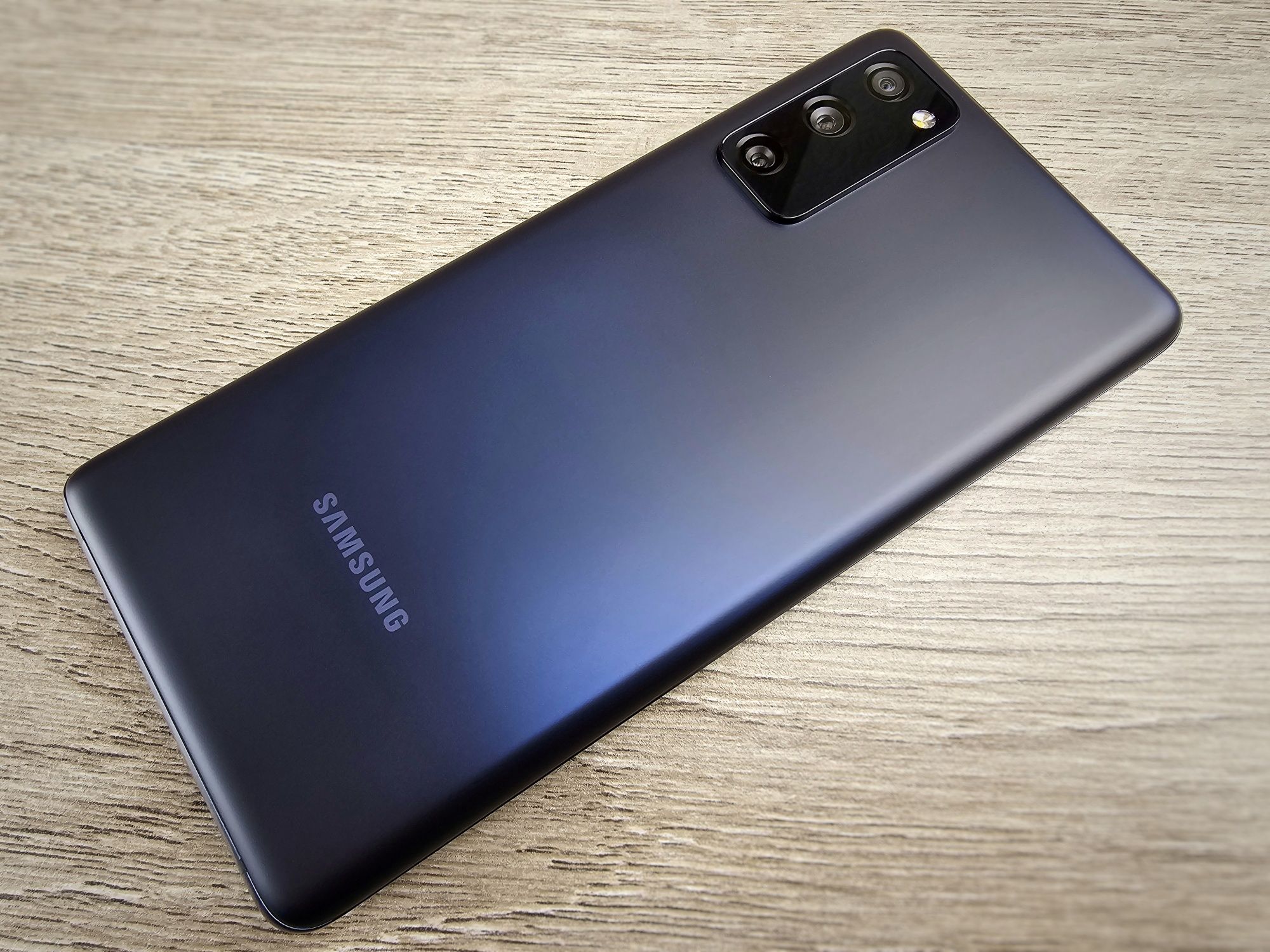 Смартфон Samsung Galaxy S20 FE 5G (6/128 GB) Snapdragon 865 (SM-G781V)