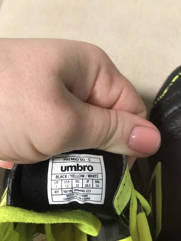 Бутсы спортивные фирмы Umbro Premio