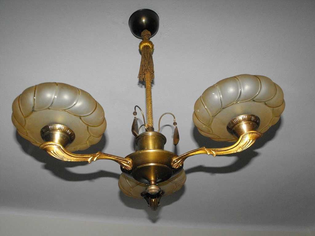 Trzyramienny, mosiężny żyrandol/lampa z kloszami