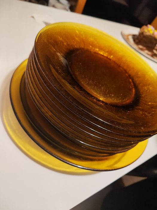 prato marrom da marca Duralex