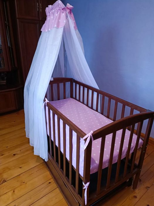 Ліжко дитяче з балдахіном