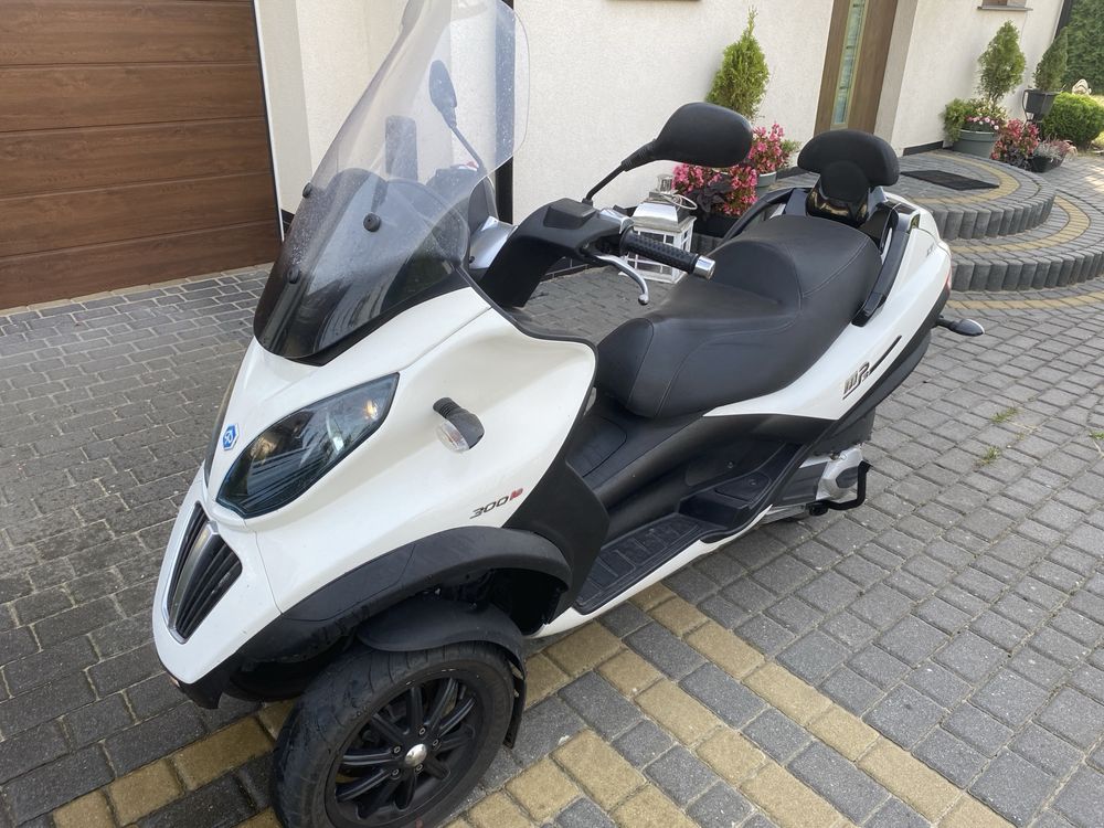 Piaggio mp 3 poj. 300 cm na prawo jazdy kat B.