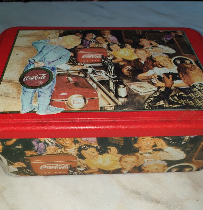 Caixa em lata e mealheiro de lata Coca-Cola vintage antigos