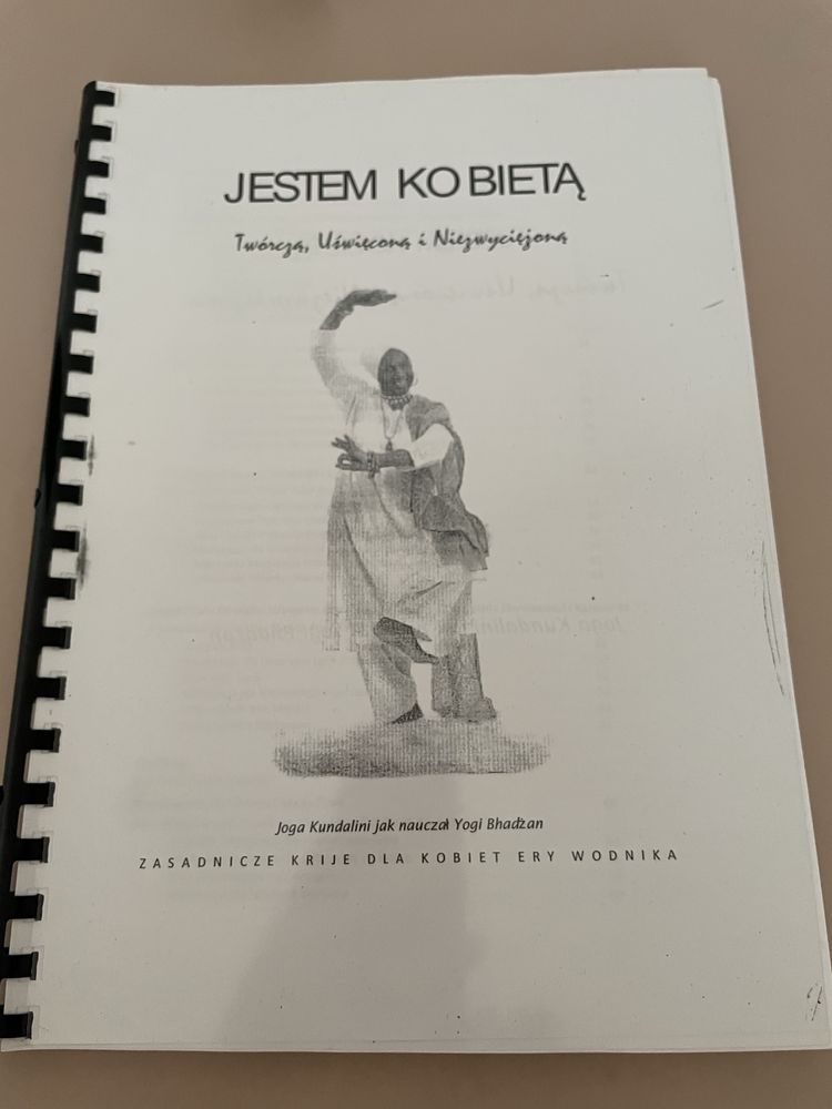Jestem kobieta podrecznik do jogi kundalini