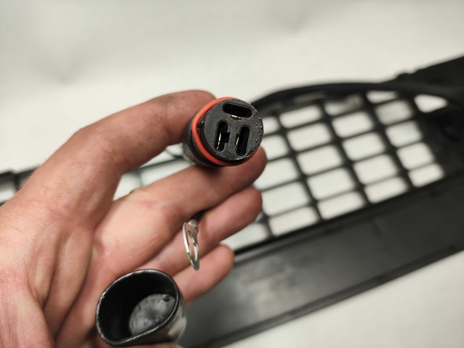 Atrapa kratka zderzaka kabel podgrzewania silnika Ford Mondeo MK4 IV