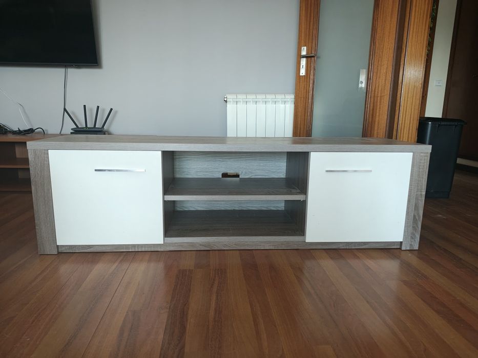Móvel para TV com 170cm e 2 portas