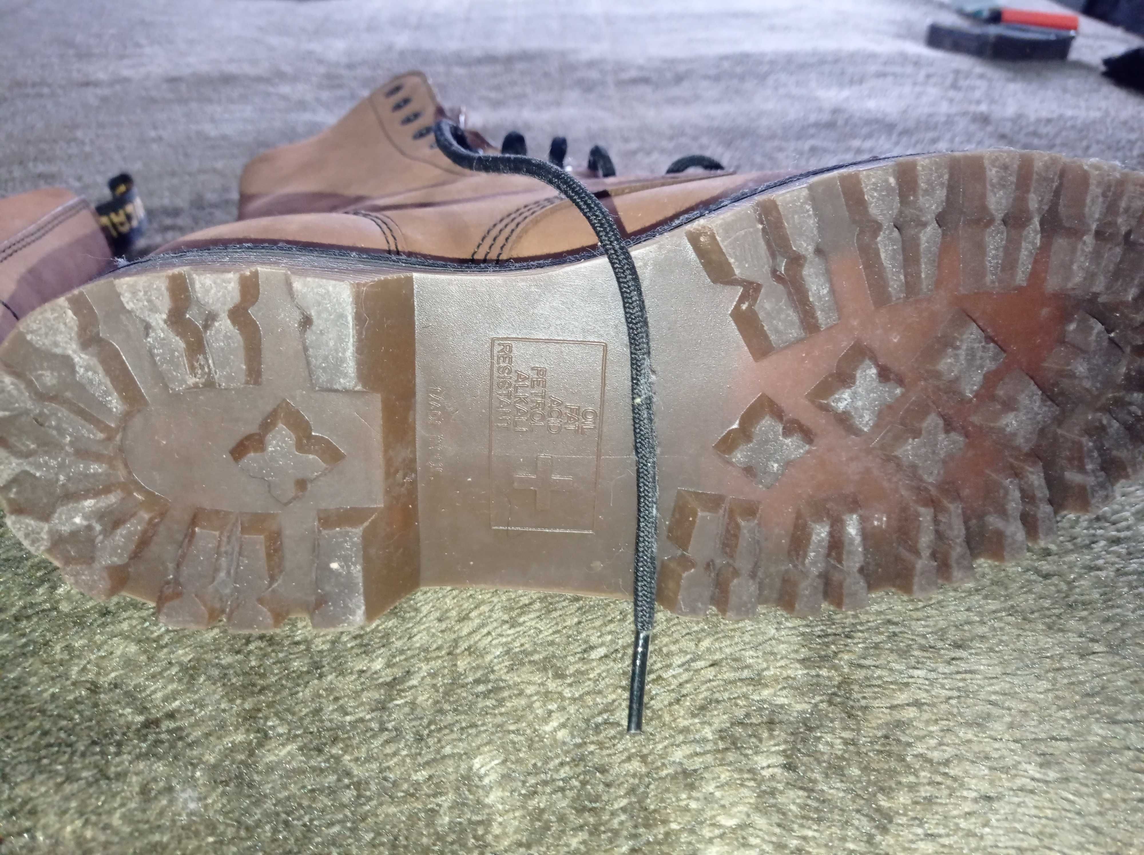 Botas novas, estou a vender por não usar.