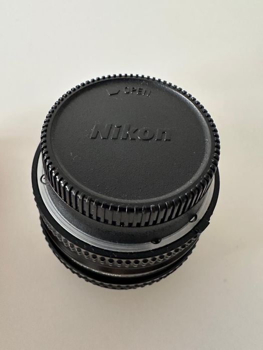 Obiektyw Nikon AF NIKKOR 20 mm f/2.8 D – używany