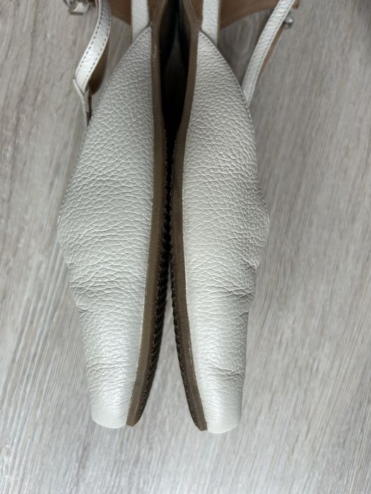 T-bar українського бренду ikos молочного кольору