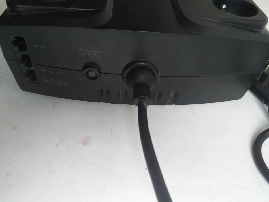 Zasilacz UPS APC ES 550 - bez aku, 8 gniazdek listwa zasilająca!