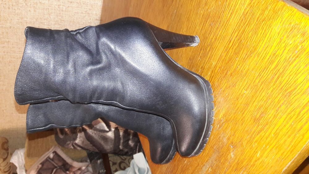 Сапожки демисезонные миниатюрные 35-36р. Сапоги кожанные.