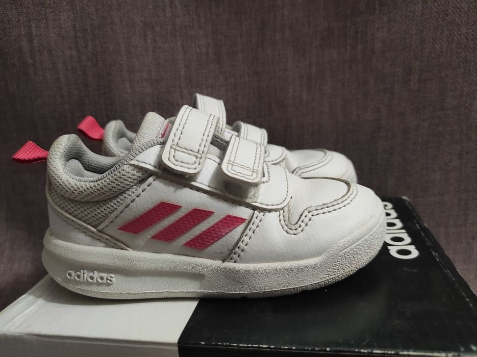 Buciki Adidas dla dziewczynki