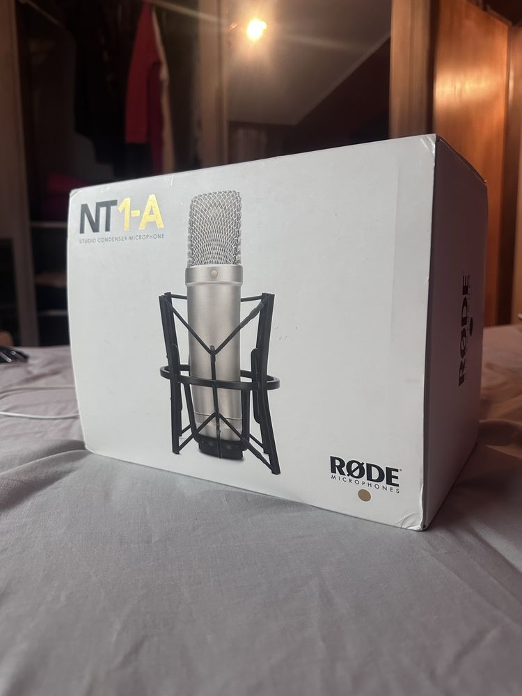 Focusrite Scarlett 2i2 3rd NT1A Bundle