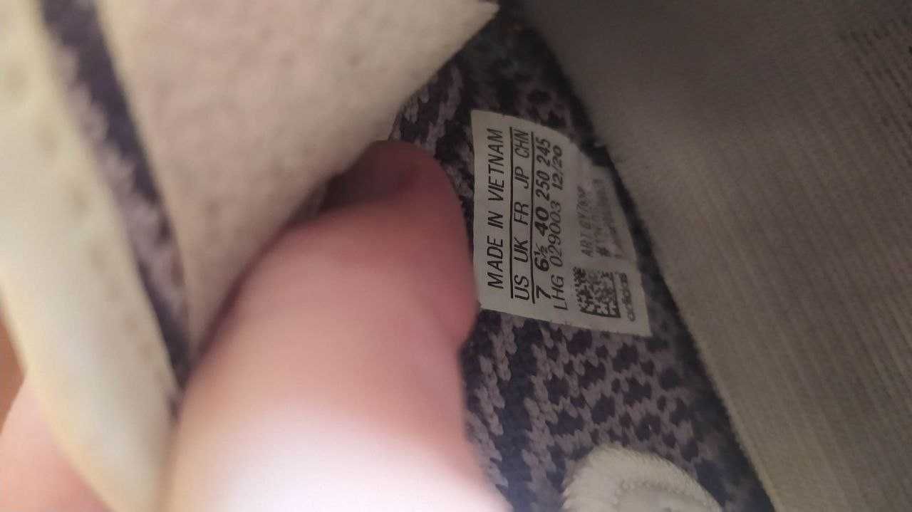Кроссовки Adidas Yeezy Boost 350 унисекс р. 40 (25 см) Оригинал
