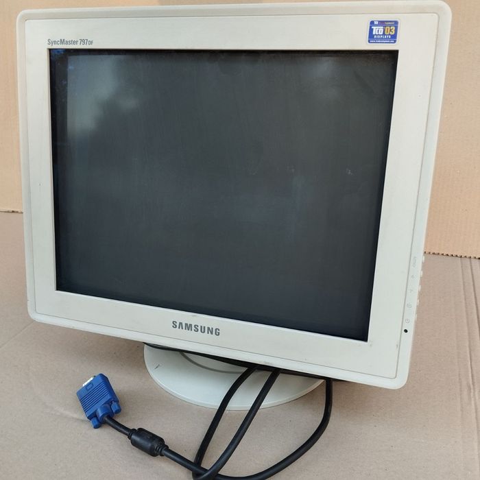 Монитор от SAMSUNG