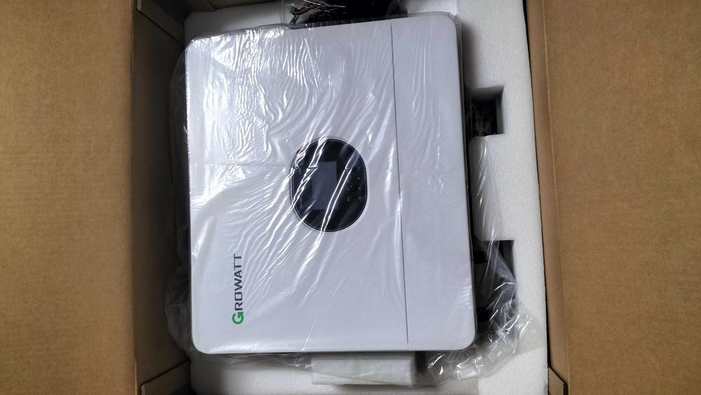 GROWATT  SPF 6000 es plus