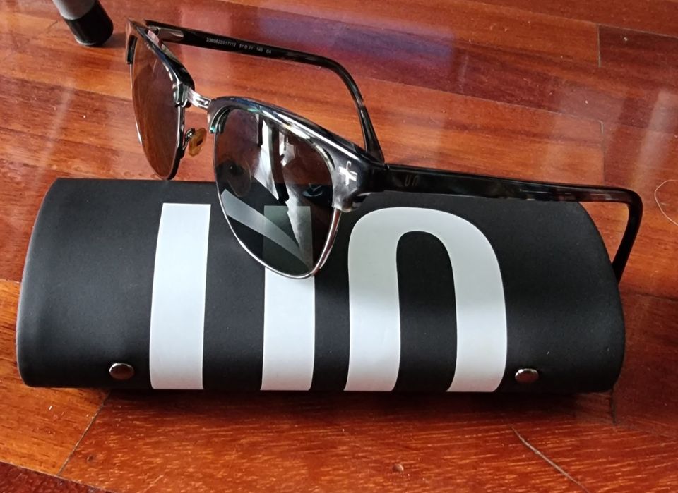 Óculos de sol Unofficial